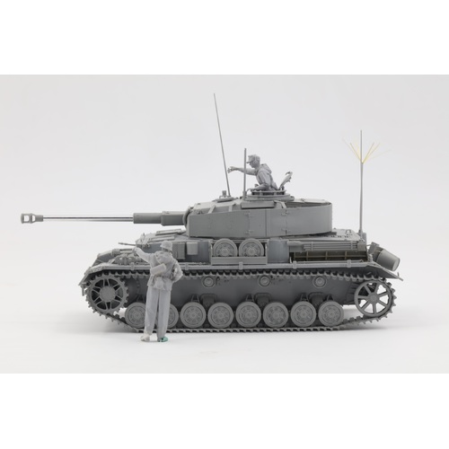 Border Model - 1/35 Pz.Beob WG.IV Ausf J w/ Commander & Infantry Plastic Model Kit [BT006]