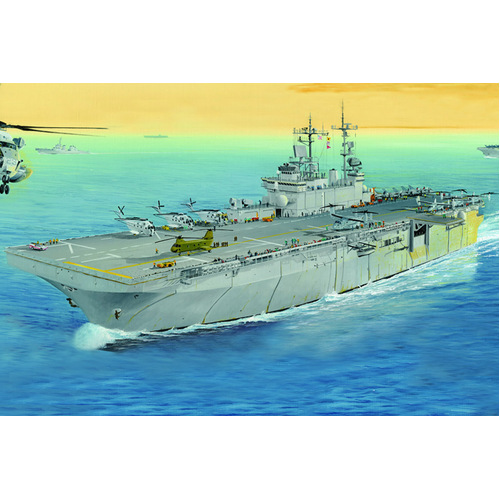 HobbyBoss 1/700 Wasp LHD-1 Plastic Model Kit [83402]