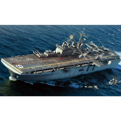 HobbyBoss 1/700 Bonhomme Richard LHD-6 Plastic Model Kit [83407]