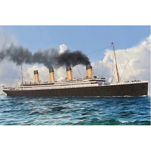 HobbyBoss 1/700 Titanic Plastic Model Kit