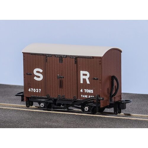 Peco -  OO-9 Box Van SR Livery No.47037 - GR221C