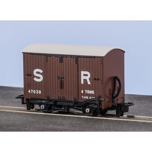 Peco -  OO-9 Box Van SR Livery No.47038 - GR221D