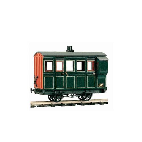 Peco -  4 Wheel Coach Kit, Green - OR32