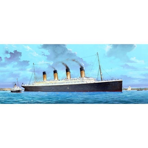 Trumpeter 1/200 Titanic (w/ LED Light Set) Plastic Model Kit [03719]